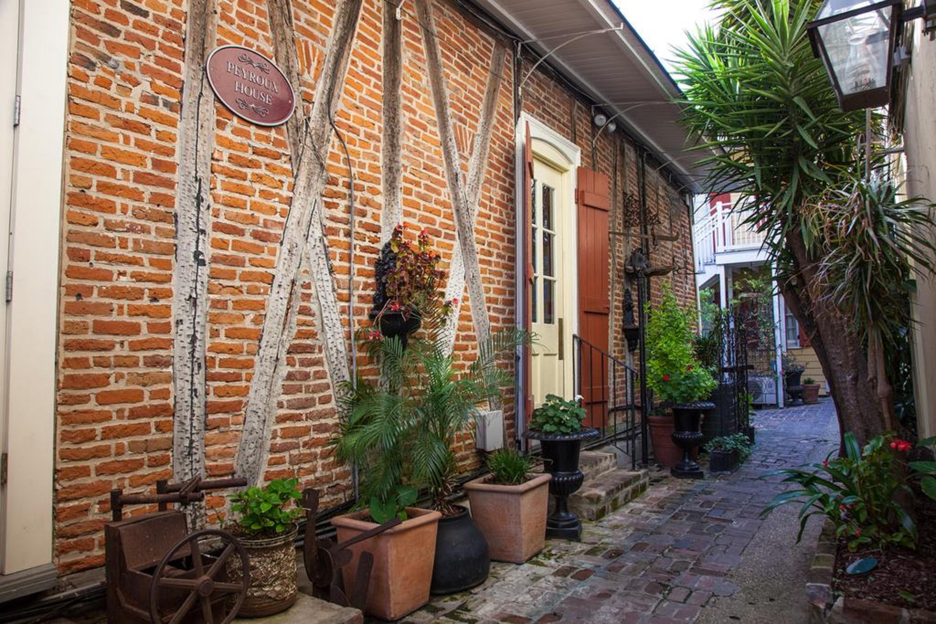 Hotel St. Pierre French Quarter New Orleans Exterior photo